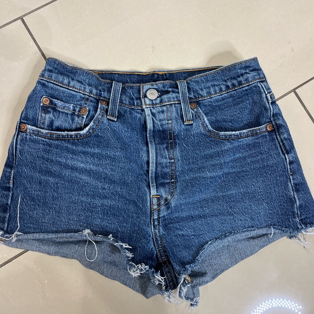 Levi's
501® ORIGINAL FIT HIGH RISE WOMEN'S
SHORTS